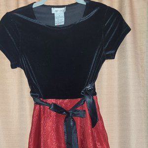 Velvet/red tie around dress